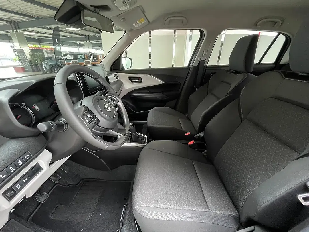 Suzuki Swift - Thumbnail 8
