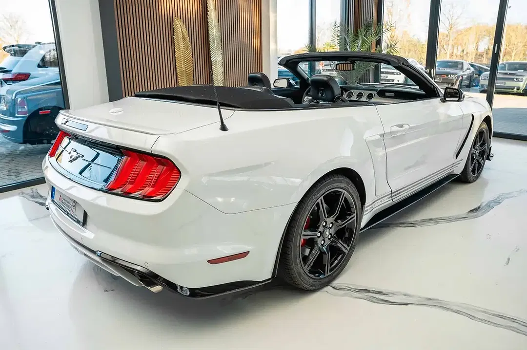 Ford Mustang - Thumbnail 5