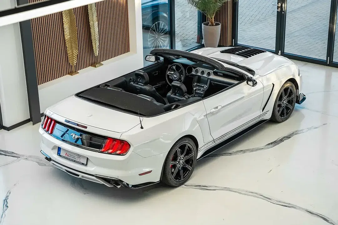 Ford Mustang - Thumbnail 6