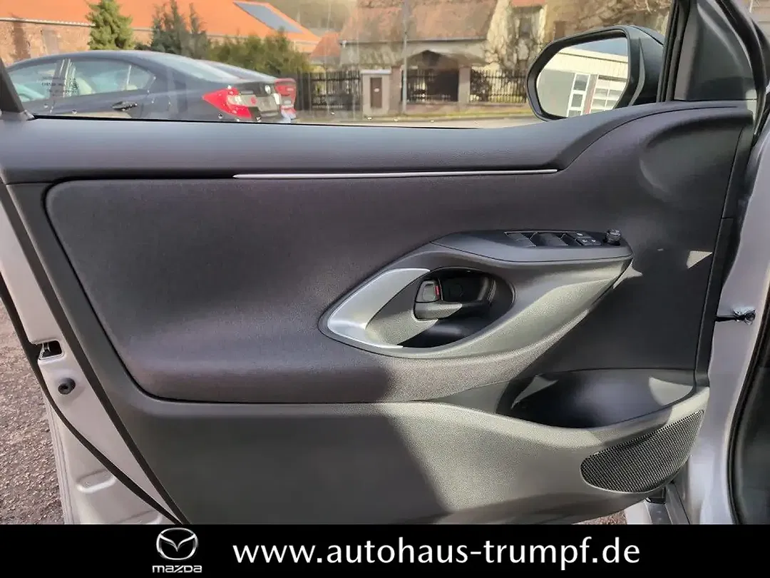 Mazda 2 - Thumbnail 8