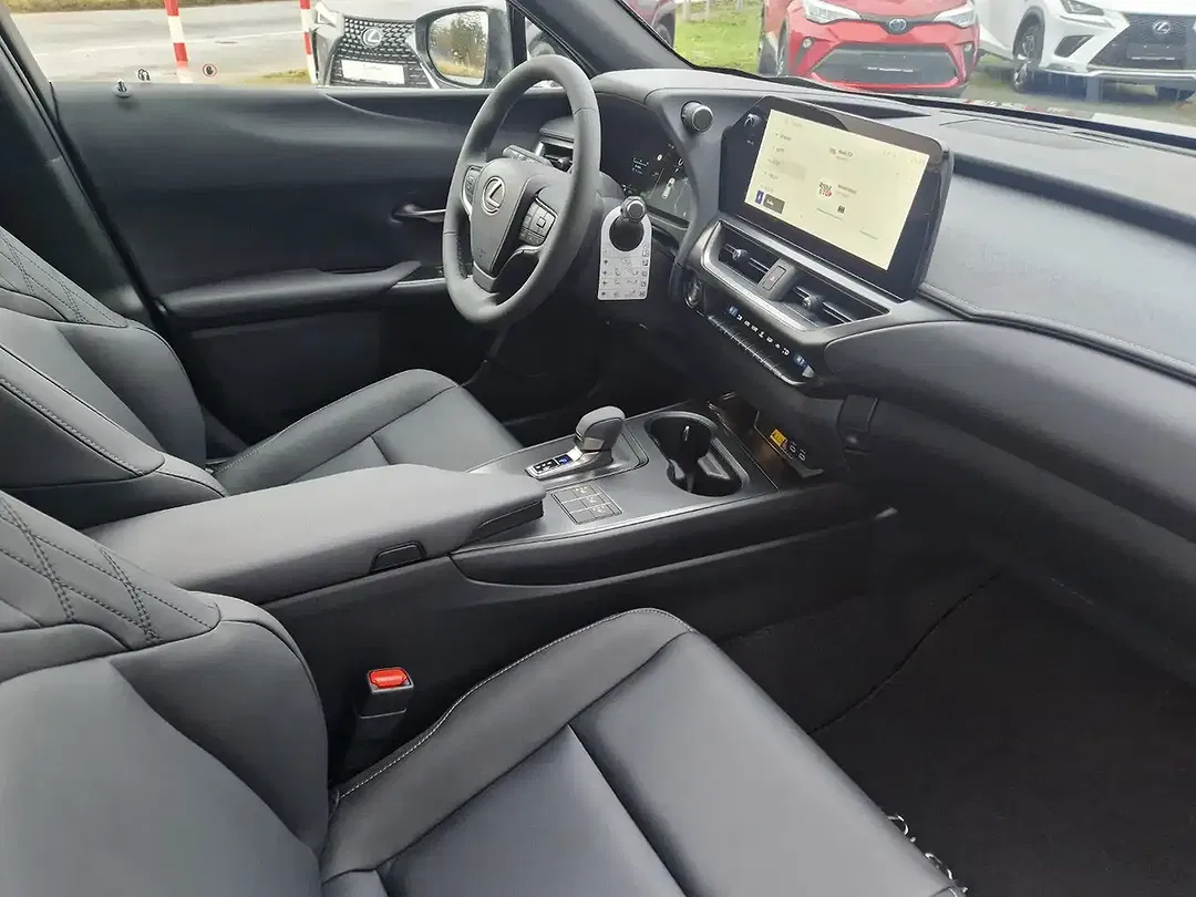 Lexus UX 300h - Thumbnail 6