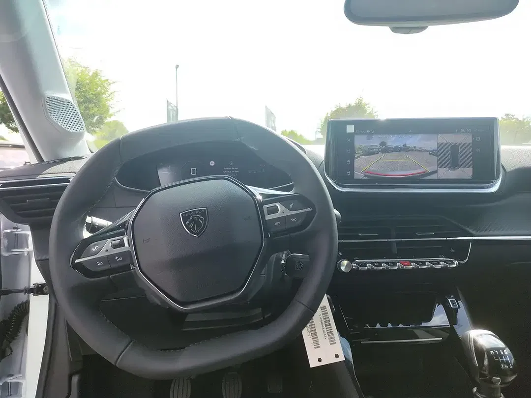 Peugeot 208 - Thumbnail 11