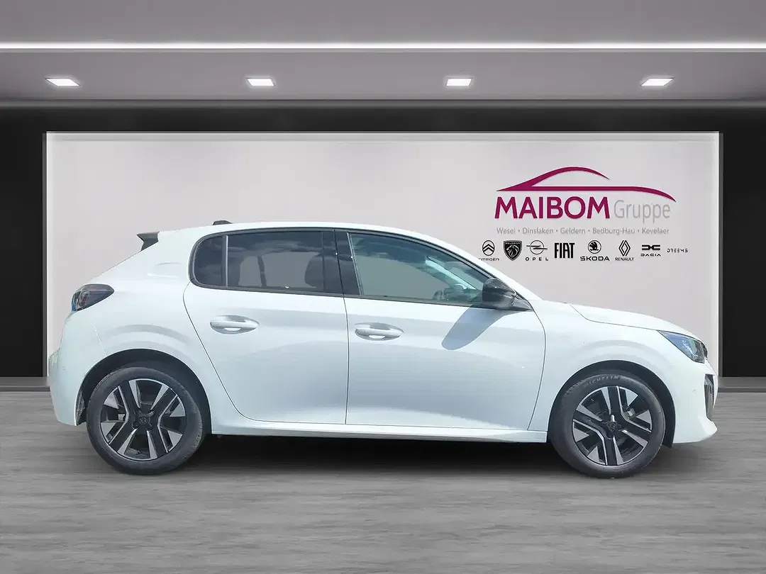 Peugeot 208 - Thumbnail 3