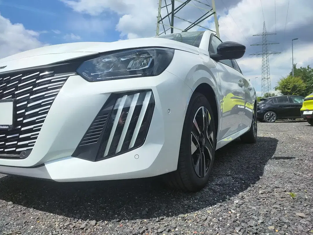 Peugeot 208 - Thumbnail 7