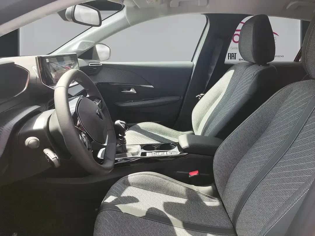 Peugeot 208 - Thumbnail 9