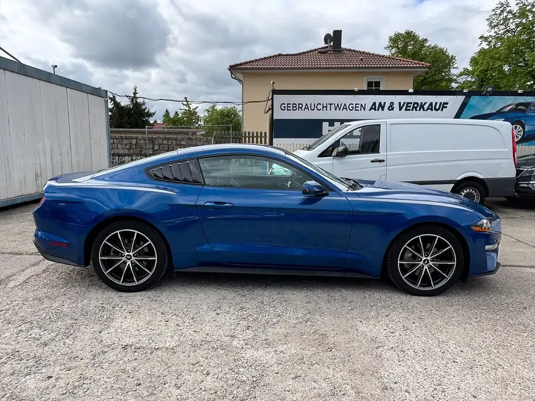 Ford Mustang - Thumbnail 10
