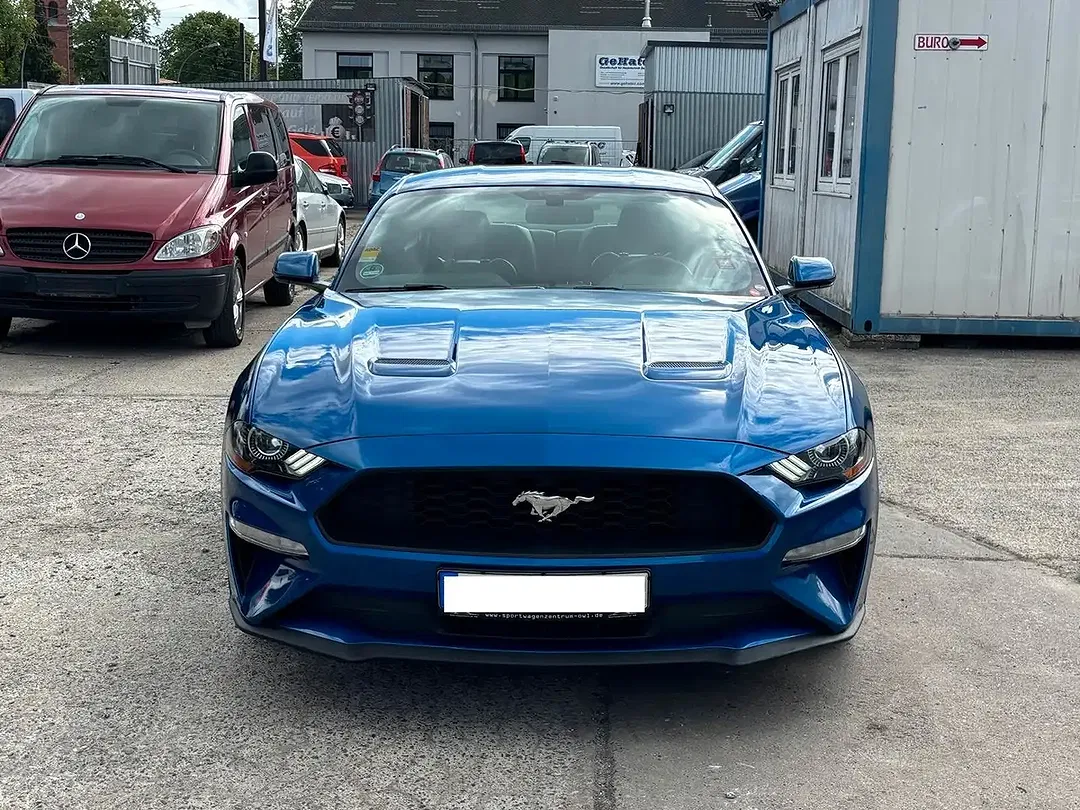 Ford Mustang - Thumbnail 3