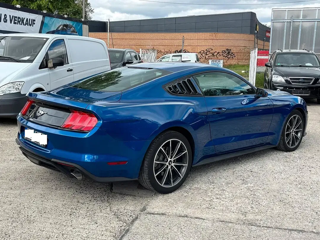 Ford Mustang - Thumbnail 6