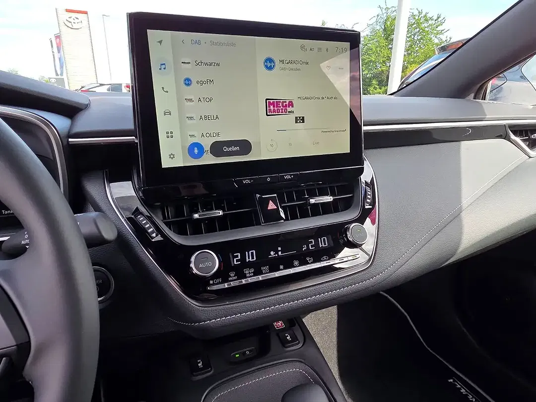 Toyota Corolla - Thumbnail 13