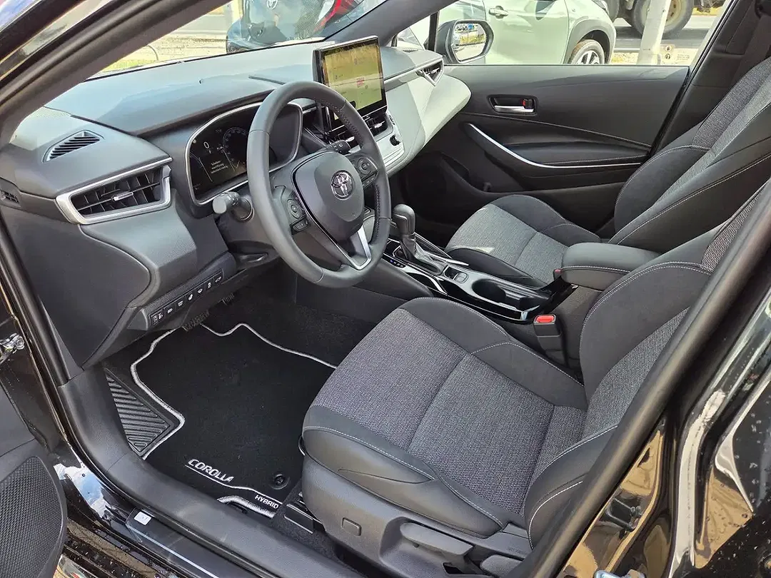Toyota Corolla - Thumbnail 7