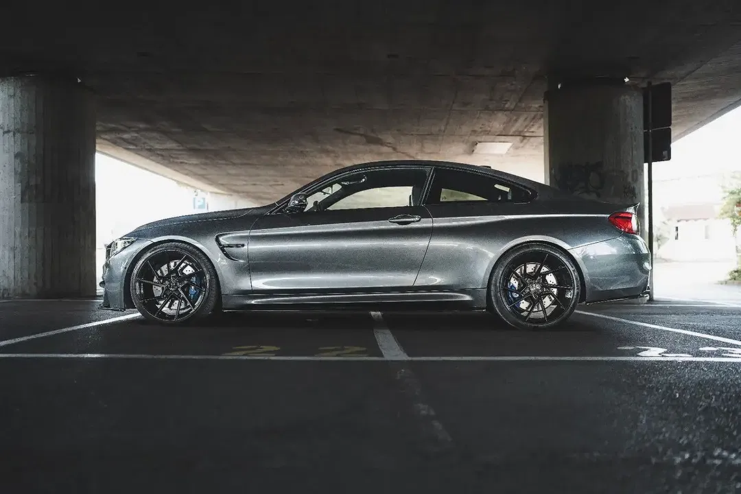 BMW M4 - Thumbnail 10