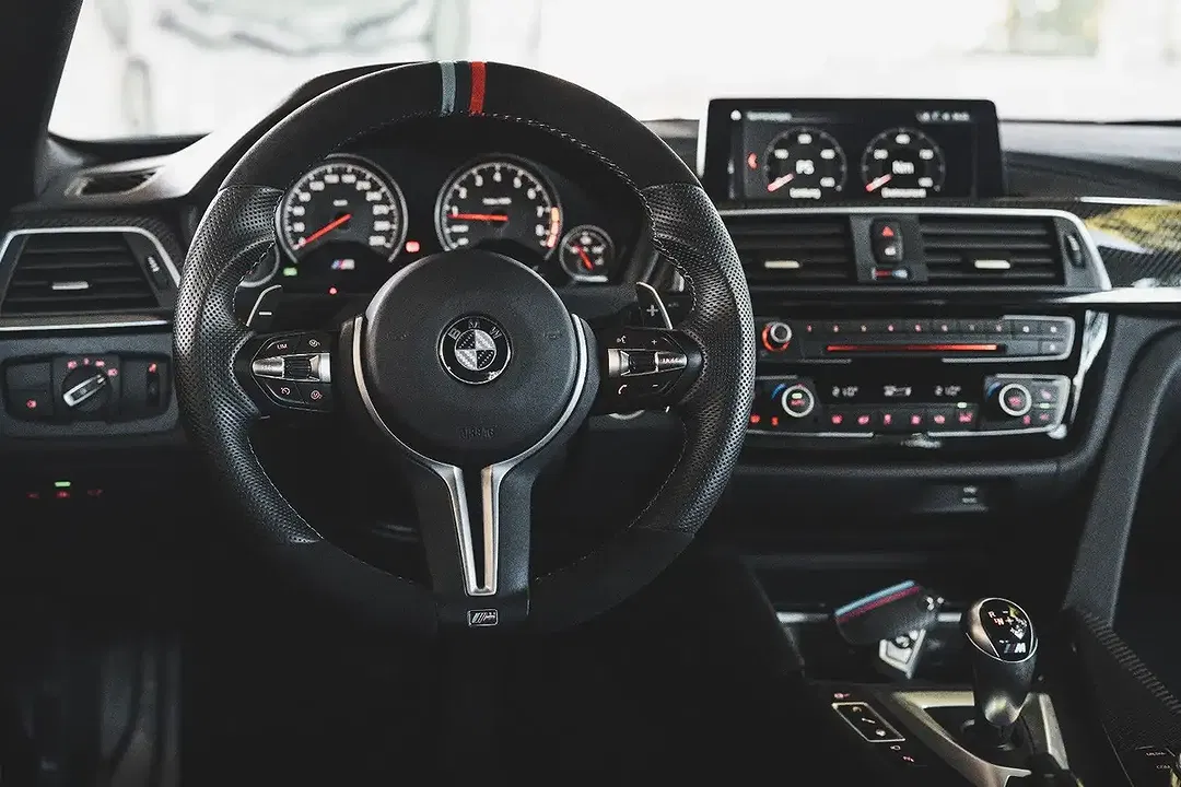 BMW M4 - Thumbnail 11