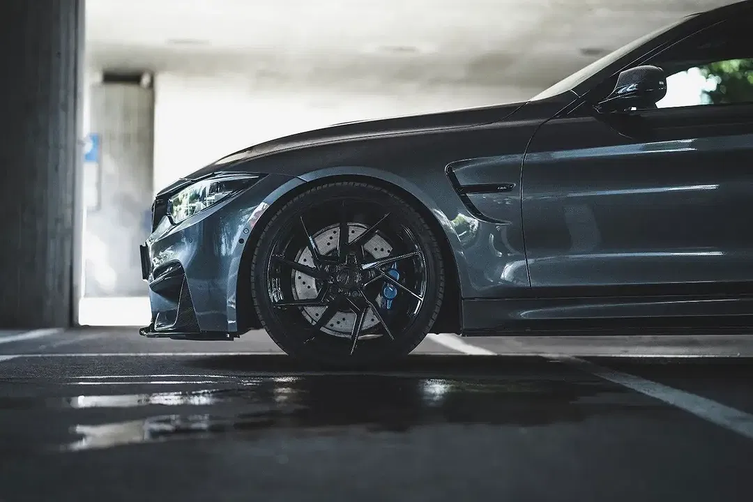 BMW M4 - Thumbnail 4