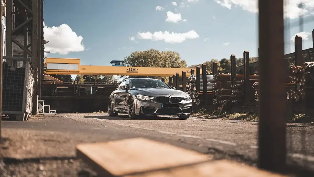 BMW M4 - Thumbnail 6