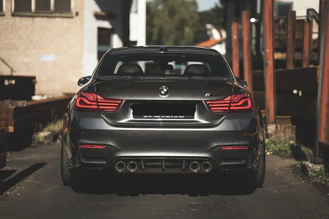 BMW M4 - Thumbnail 9