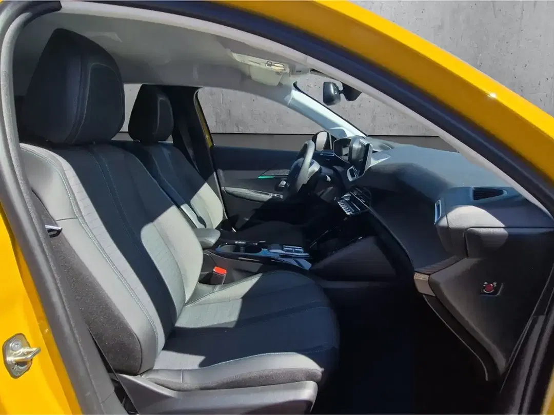 Peugeot 208 - Thumbnail 13