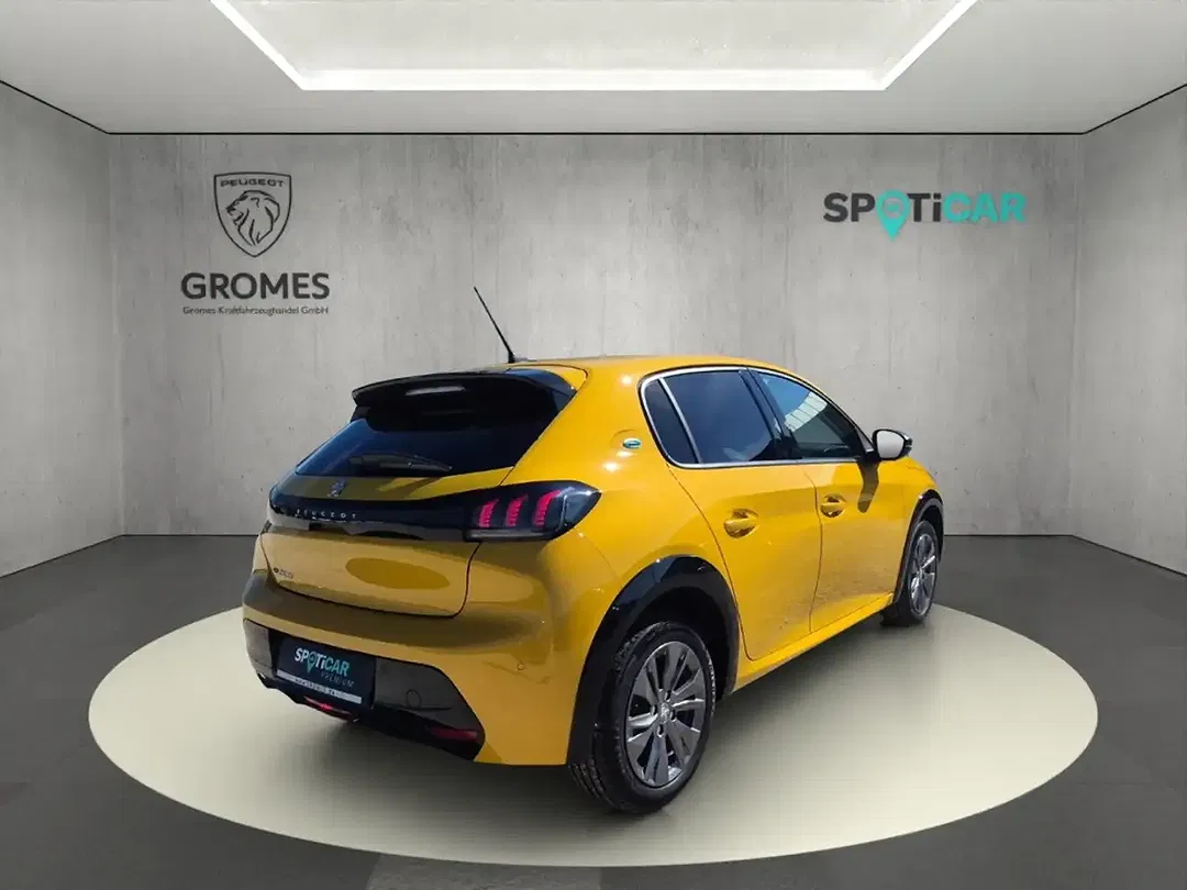 Peugeot 208 - Thumbnail 3
