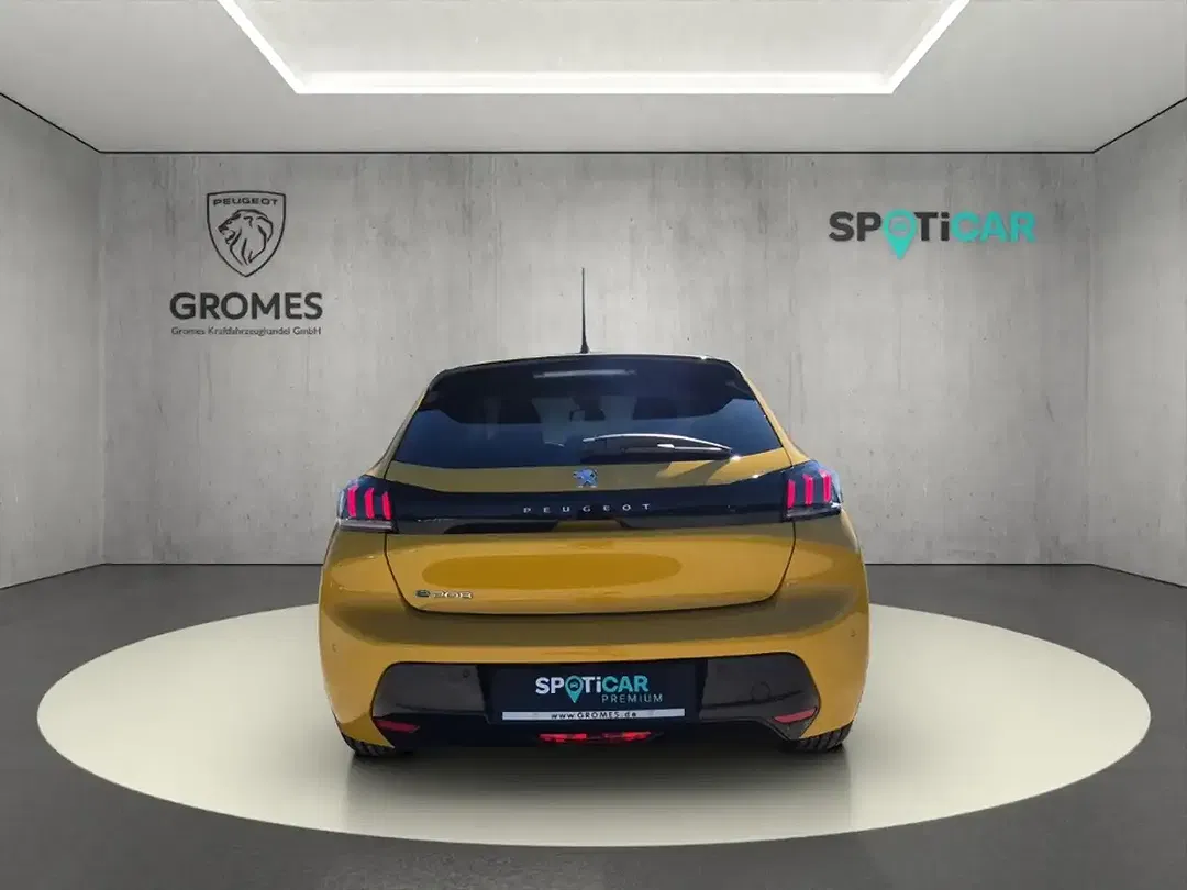 Peugeot 208 - Thumbnail 4