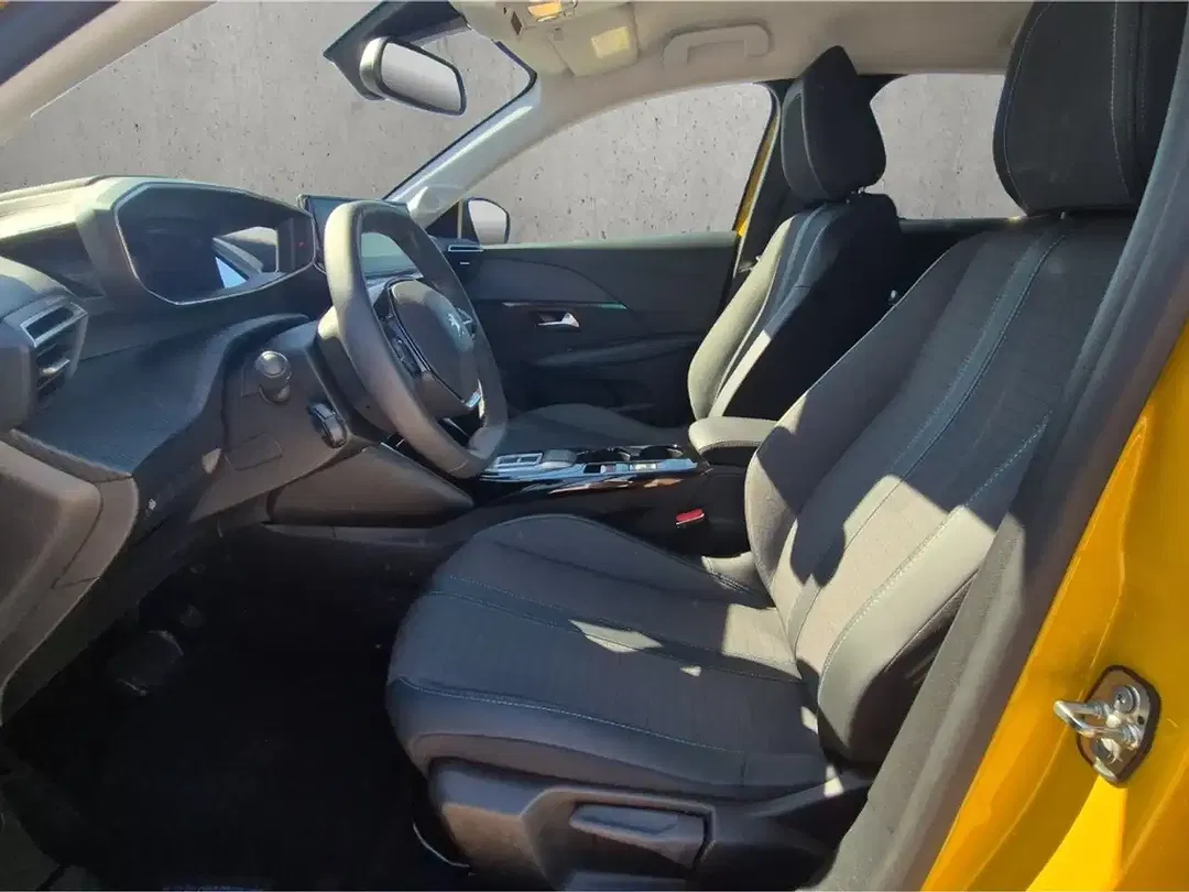 Peugeot 208 - Thumbnail 9