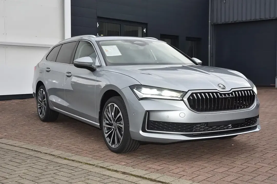 Skoda Superb - Thumbnail 1