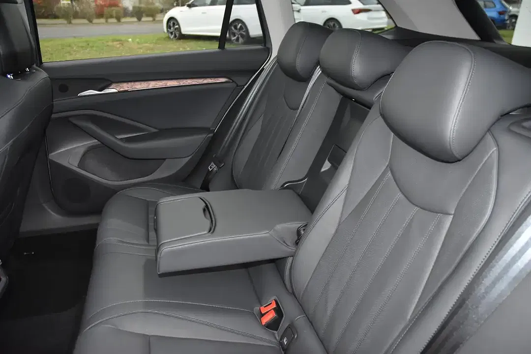 Skoda Superb - Thumbnail 12