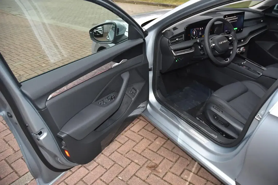 Skoda Superb - Thumbnail 15