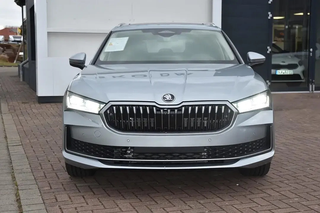 Skoda Superb - Thumbnail 2