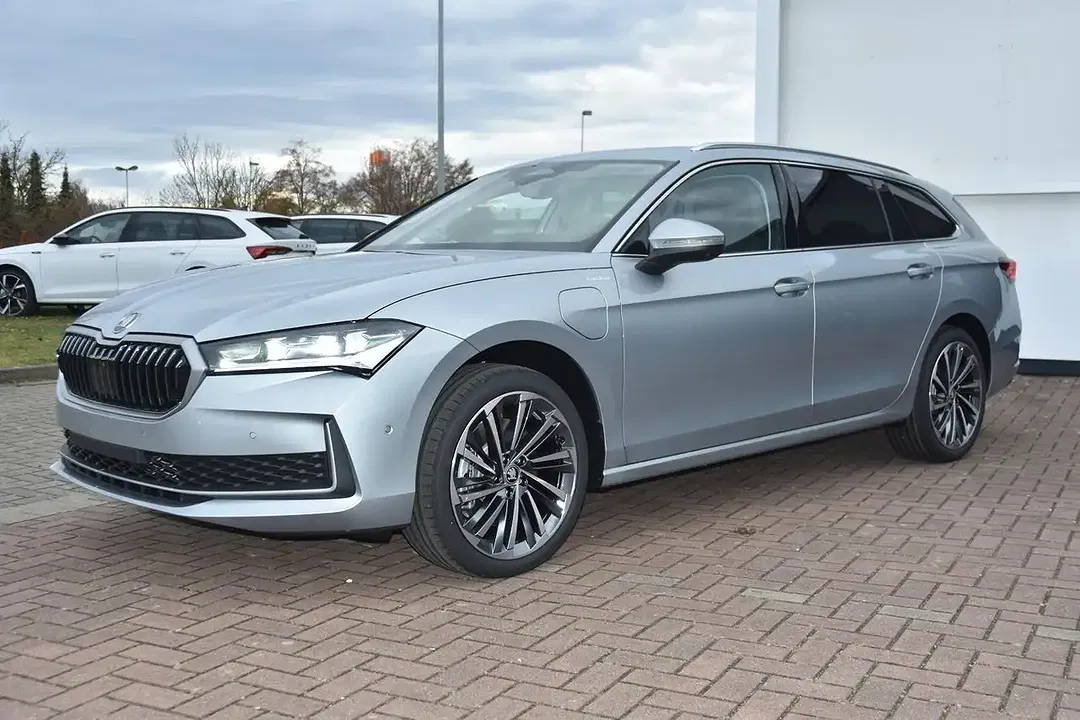 Skoda Superb - Thumbnail 3