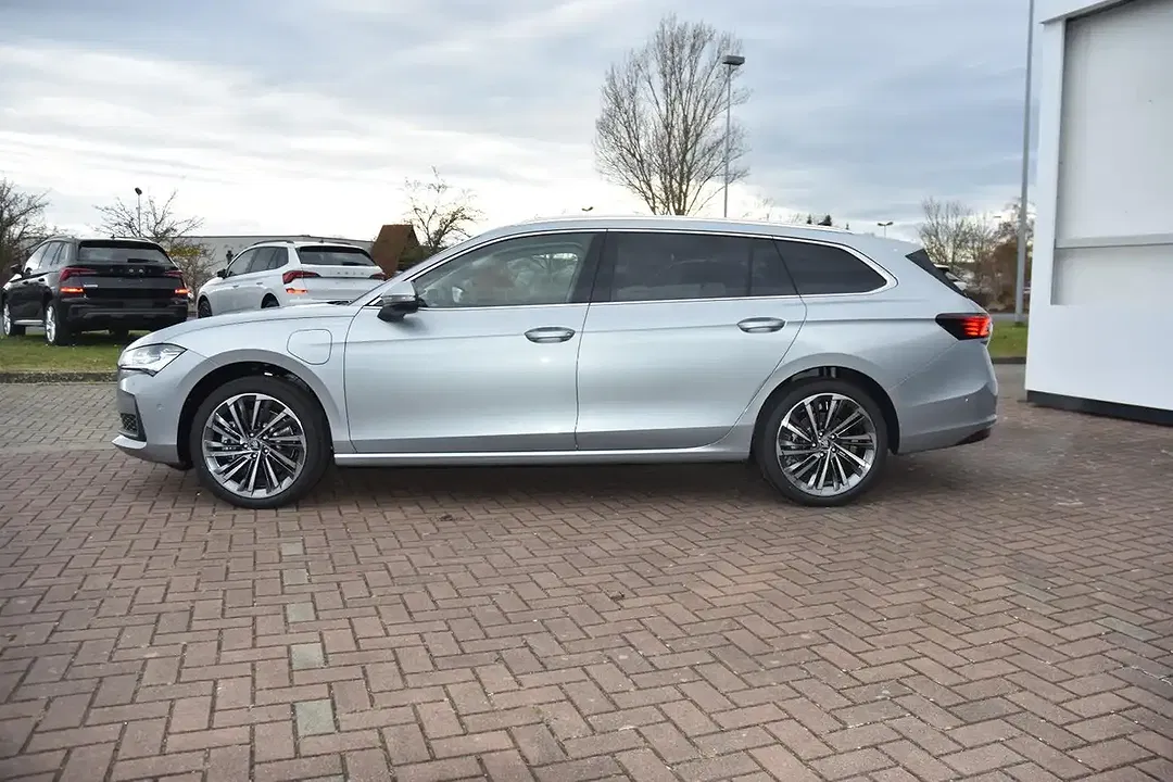 Skoda Superb - Thumbnail 4