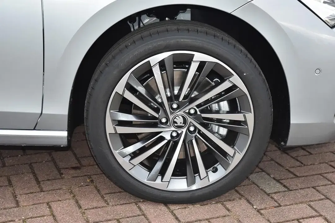 Skoda Superb - Thumbnail 9