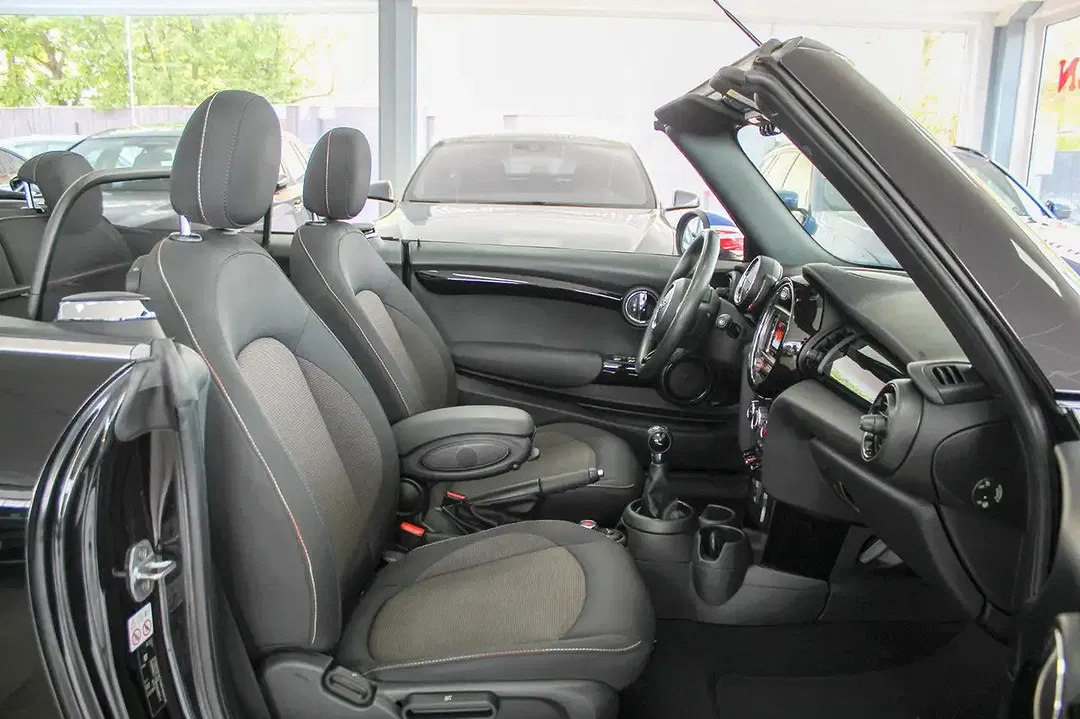 MINI One Cabrio - Thumbnail 11