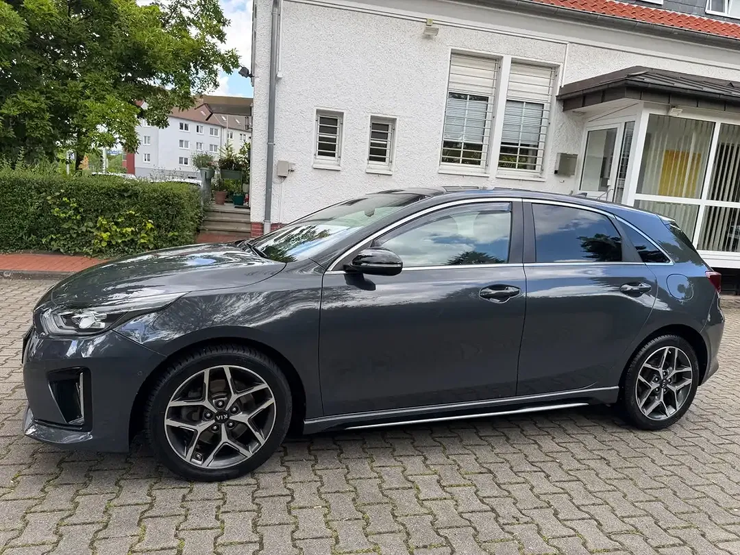 Kia Ceed / cee'd - Thumbnail 2