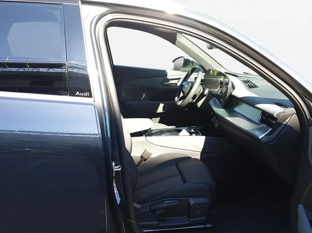 Audi Q3 - Thumbnail 3