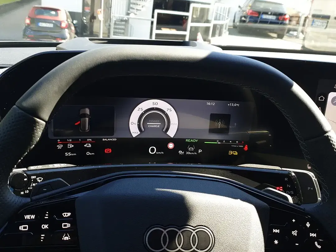 Audi Q3 - Thumbnail 8