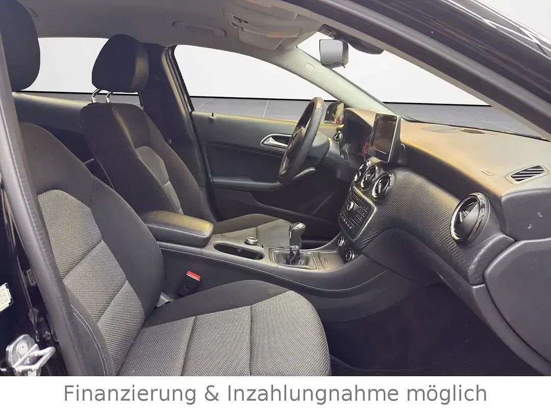 Mercedes-Benz GLA 200 - Thumbnail 13