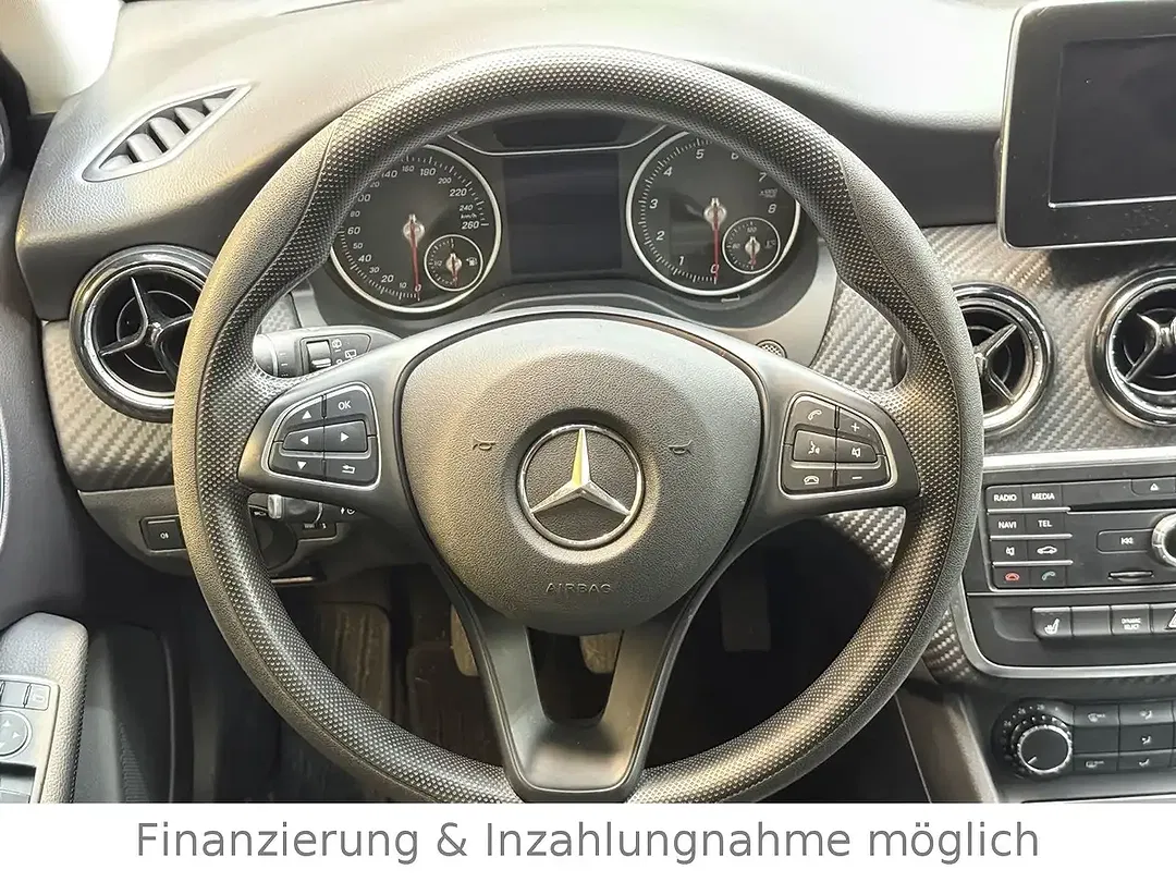 Mercedes-Benz GLA 200 - Thumbnail 14