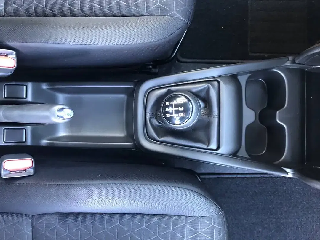 Suzuki Swift - Thumbnail 14