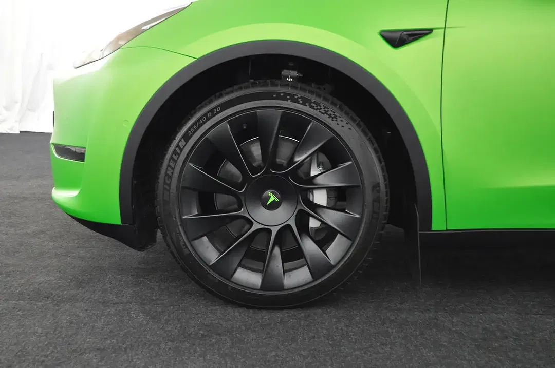 Tesla Model Y - Thumbnail 9