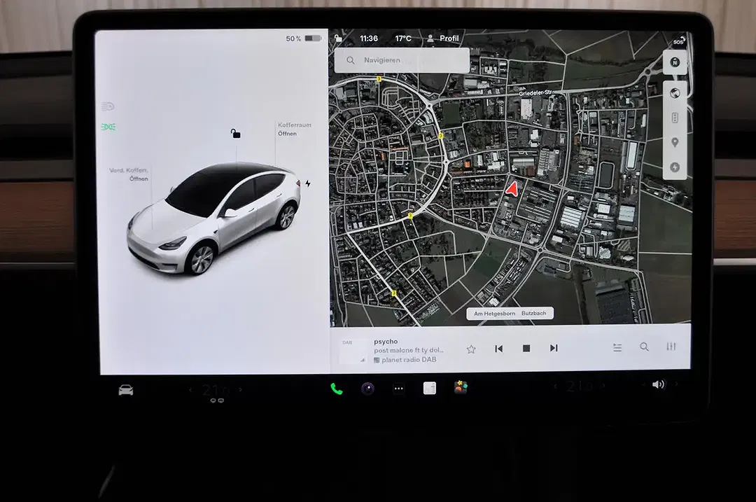 Tesla Model Y - Thumbnail 12