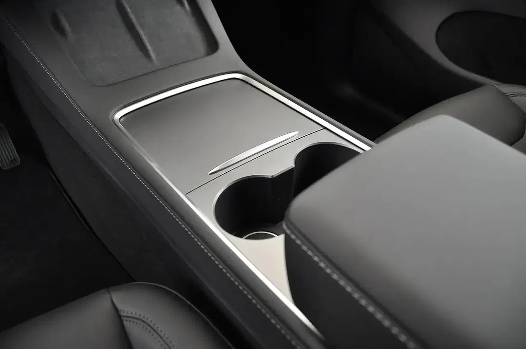 Tesla Model Y - Thumbnail 13