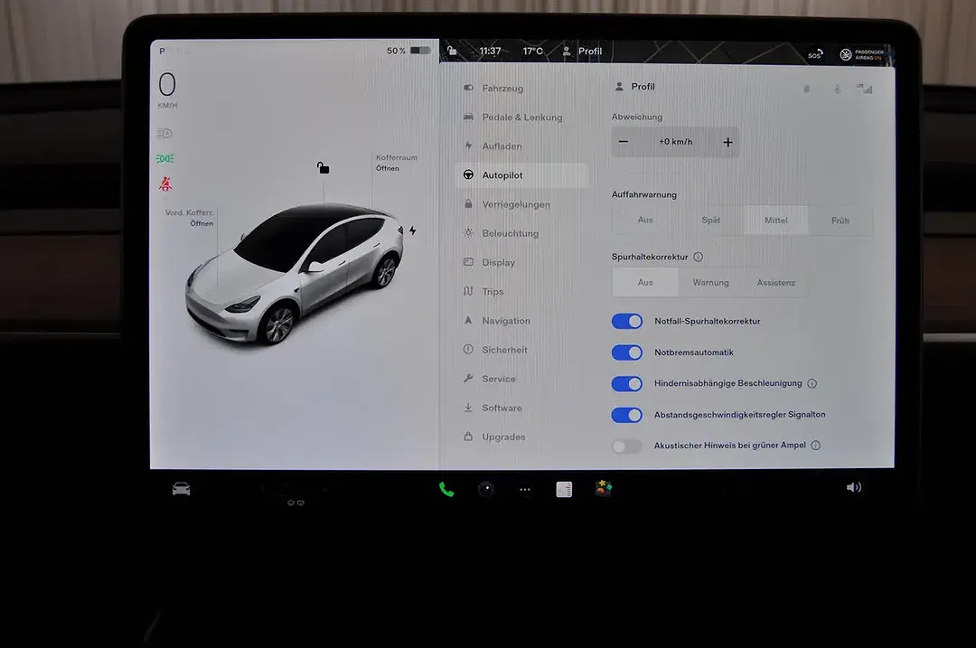 Tesla Model Y - Thumbnail 16