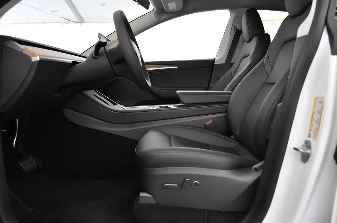 Tesla Model Y - Thumbnail 23