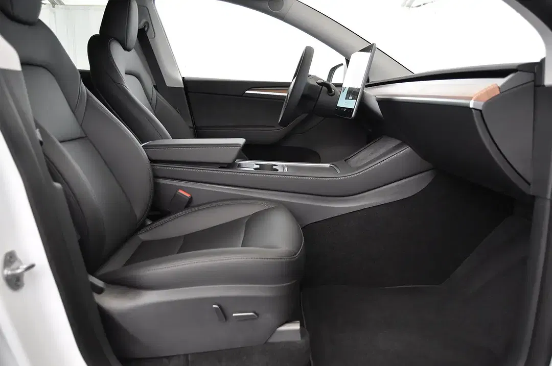 Tesla Model Y - Thumbnail 24