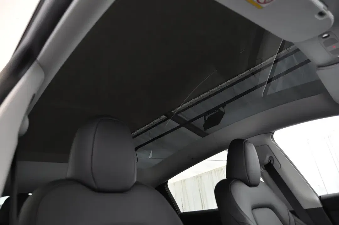 Tesla Model Y - Thumbnail 26