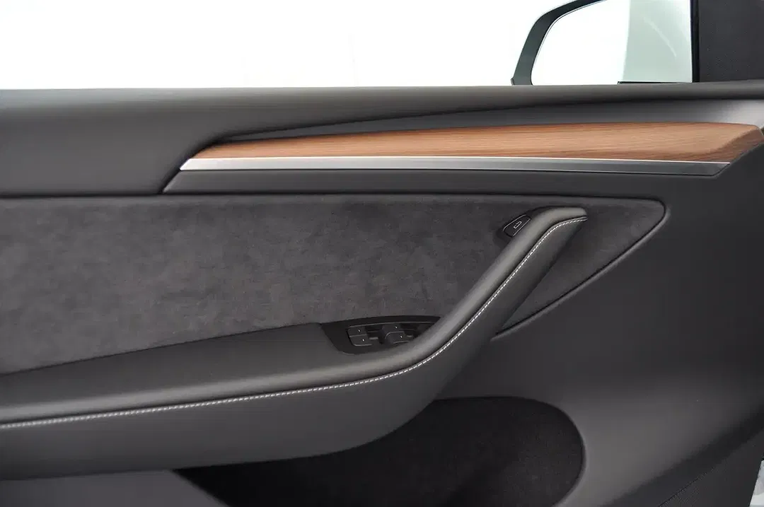 Tesla Model Y - Thumbnail 27