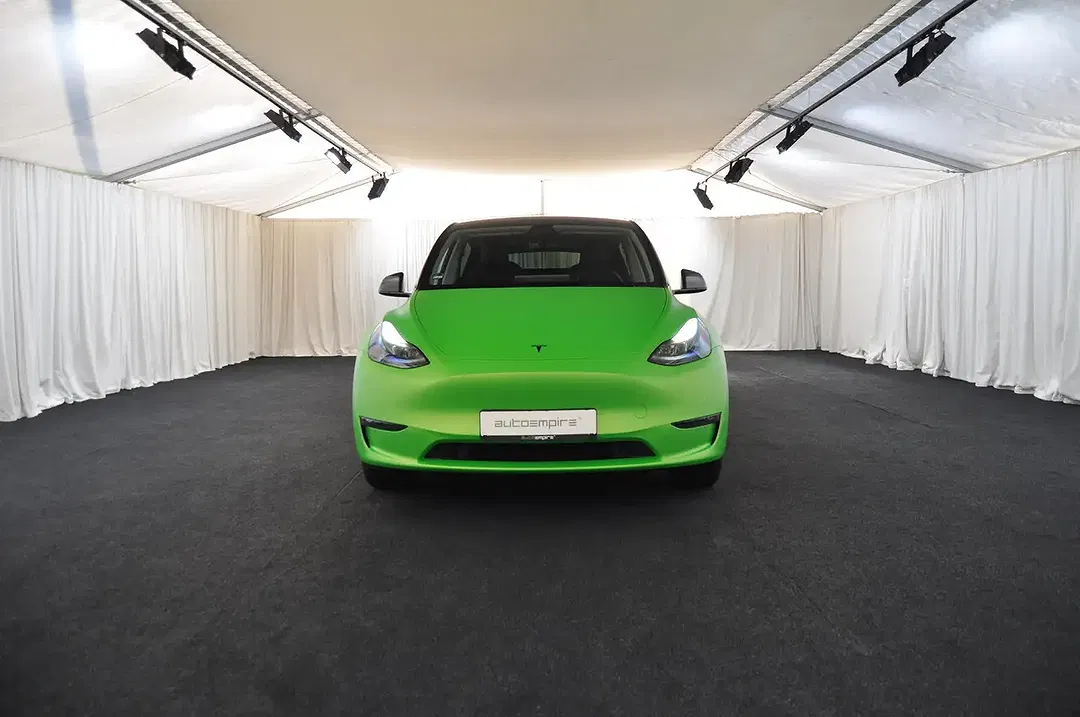 Tesla Model Y - Thumbnail 2
