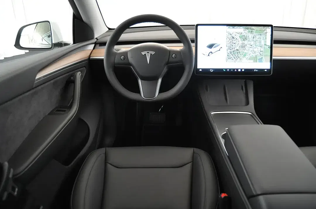 Tesla Model Y - Thumbnail 29