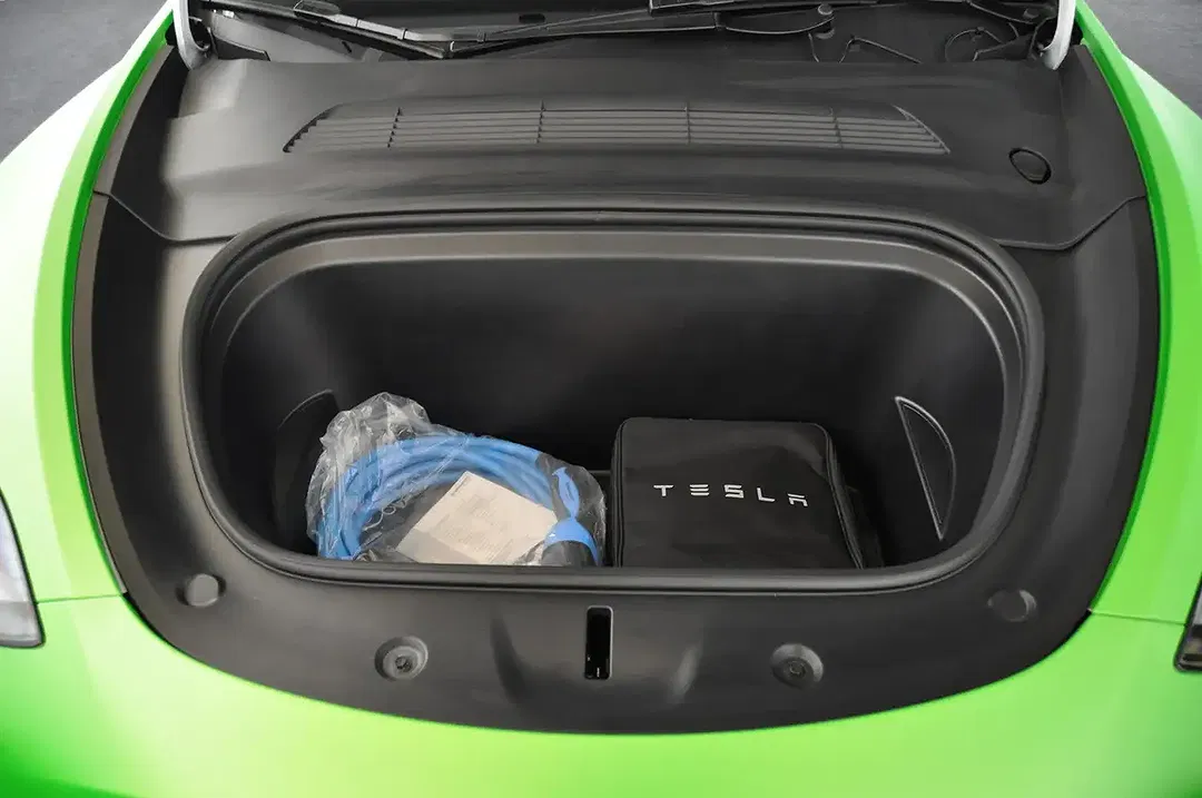 Tesla Model Y - Thumbnail 31
