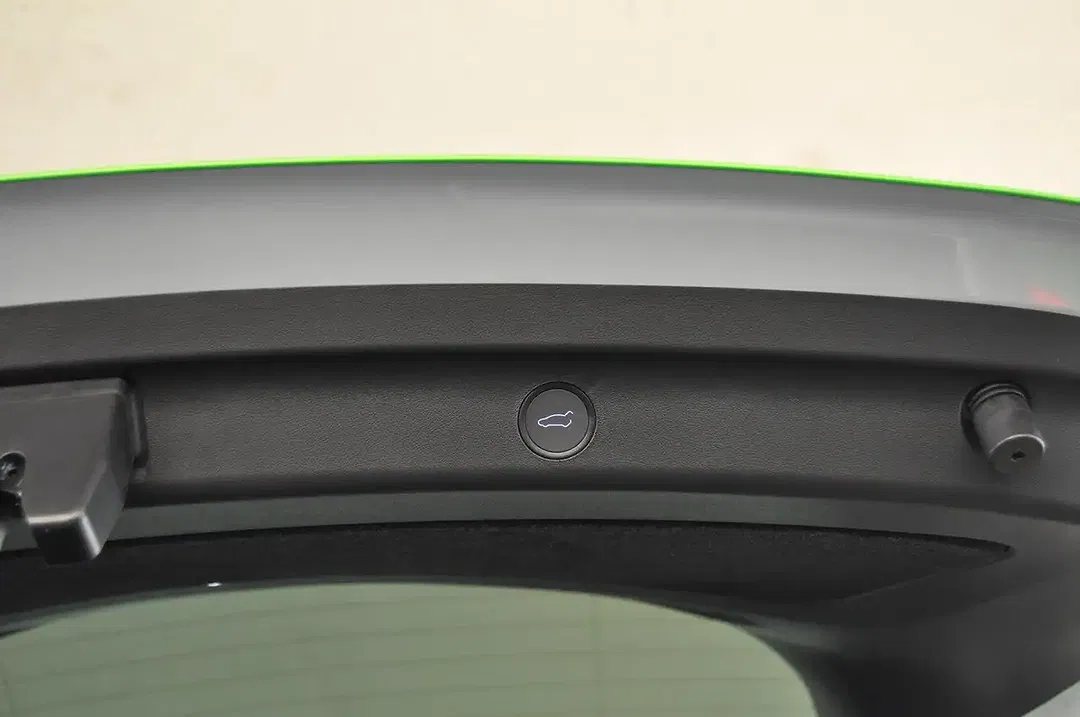 Tesla Model Y - Thumbnail 32