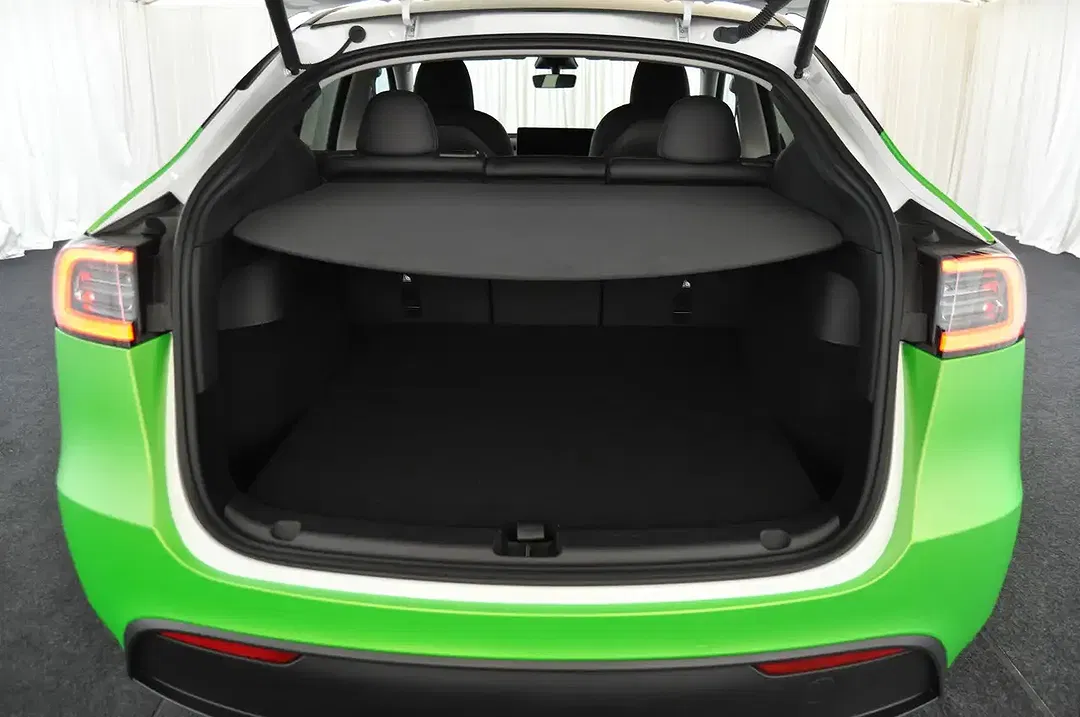 Tesla Model Y - Thumbnail 33
